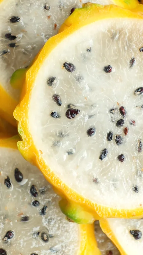 Slices of yellow dragon fruit texture background top view. Stockbeeldmateriaal 341576324
