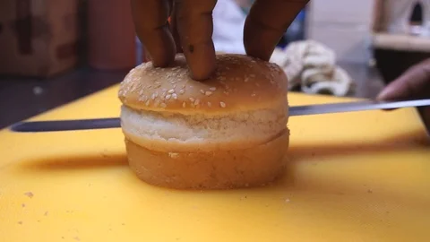 Slicing the bun 스톡 동영상 106087228