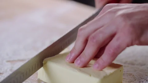 Slicing Butter Into Pieces Vidéo 91284056