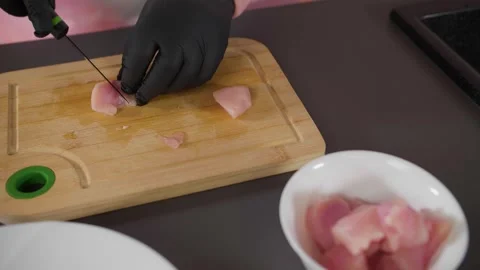 Slicing chicken breast Video stock 268577571