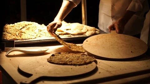 Slicing cooked lahmacun pitas Видео 98111960