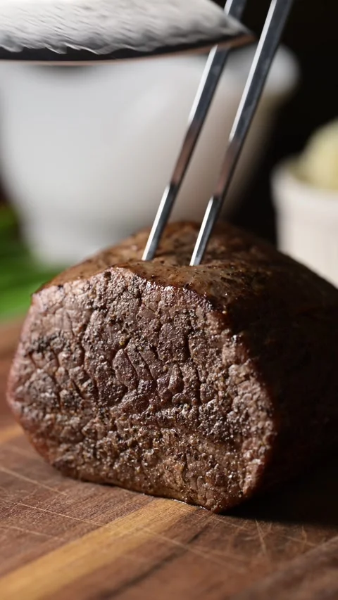 Slicing eye of round roast beef  스톡 동영상 270190977