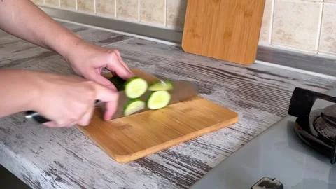 Slicing Fresh Cucumber Close Up Vidéo 340340855