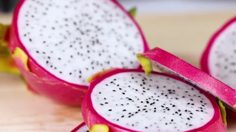 Slicing Fresh Dragon Fruit Stockbeeldmateriaal 310819657