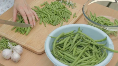 Slicing fresh green string beans on wooden chopping board Stock-Footage 8367230