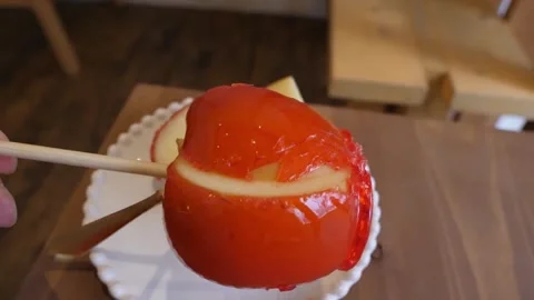Slicing a Fresh Red Candy Apple on a Wooden Table Vídeos de archivo 345292881