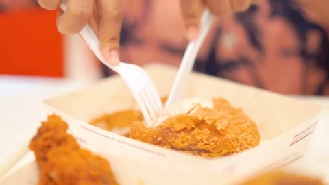 Slicing fried chicken in the plate Stock Footage 107091232