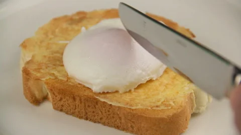 Slicing A Hot Poached Egg 스톡 동영상 67826064