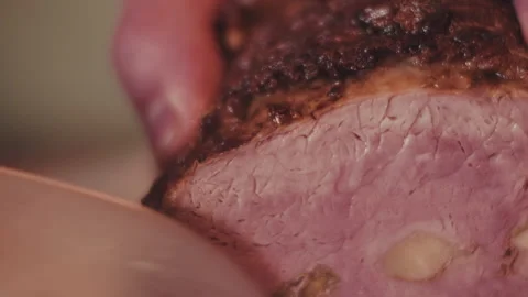 Slicing a joint of beef 動画素材 285157915