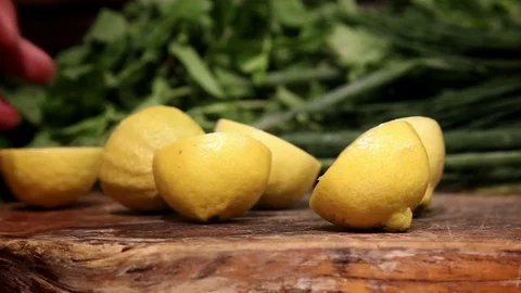 Slicing lemons 스톡 동영상 74493556
