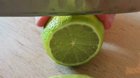 Slicing lime Vídeo Stock 47212637