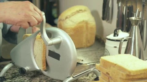 Slicing loaf step by step Video stock 331571388