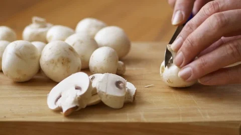 Slicing mushrooms Video stock 70282529