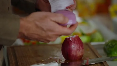 Slicing of onions on chopper board by chef. Stock Footage 301682025