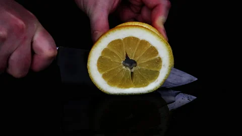 Slicing an orange into slices Video stock 174092505
