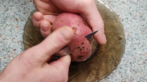 Slicing potatoes Stock Footage 167934098