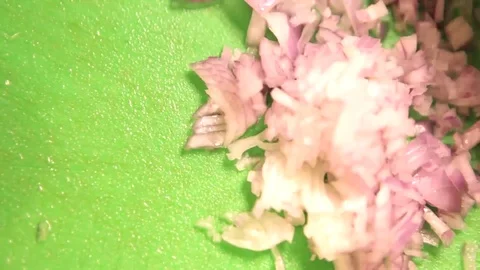Slicing purple onion 스톡 동영상 75275941