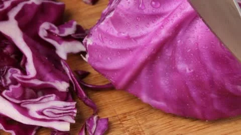 Slicing a red cabbage Video stock 22261788
