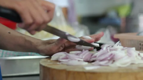 Slicing red onion 스톡 동영상 35563119