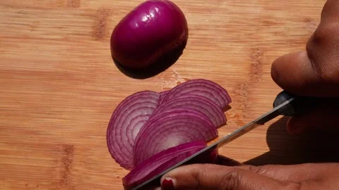 Slicing a red onion Stock Footage 332575907