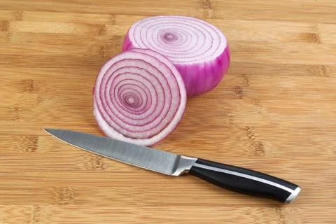 Slicing red onion Stock-Fotos