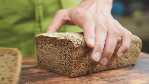 Slicing rye bread on a cutting board. Stock-Footage 169798515