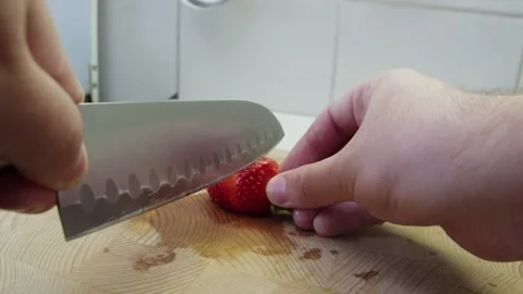 Slicing strawberries with a knife Video stock 286840975