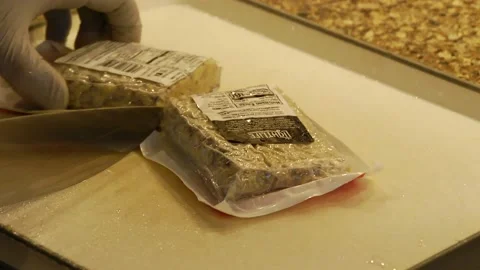 Slicing tempeh in half  Vídeos de archivo 143720133