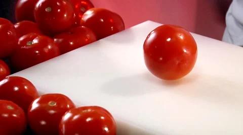 Slicing a tomato Stock Footage 8573507