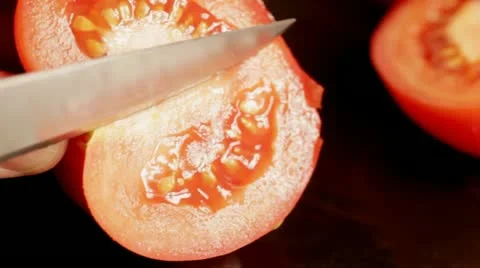 Slicing tomato 스톡 동영상 12761505