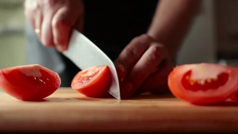 Slicing tomato for salad Video stock 118078057