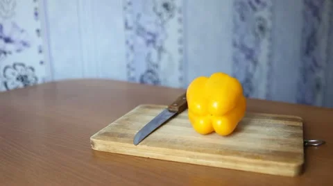 Slicing vegetables. Video stock 20545629