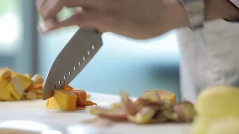 Slicing vegetables Video stock 77046080