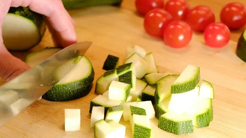 Slicing zucchini Video stock 88496772