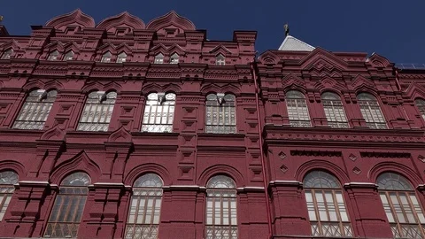 Slide low angle shot of old brick building, sun reflex flash in arched windows 스톡 동영상 69812849