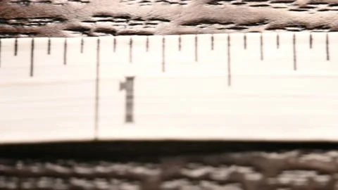 Slide up the measuring tape 0 to 8 inches Vídeo Stock 169624316