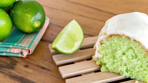 Slide show Lemon cake with lemons on wooden background Stockbeeldmateriaal 167970908