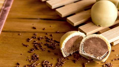 Slide show of White chocolate candy filled with dark chocolate, SUGARPLUM  Stockbeeldmateriaal 165423670