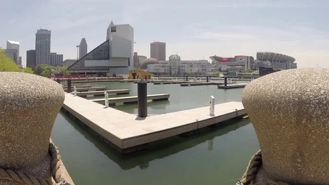 Slider shot left to right and back of Cleveland from Lake Erie. 動画素材 71473145