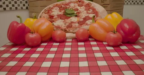 Slider shot Pizza on Platter Video stock 148155126