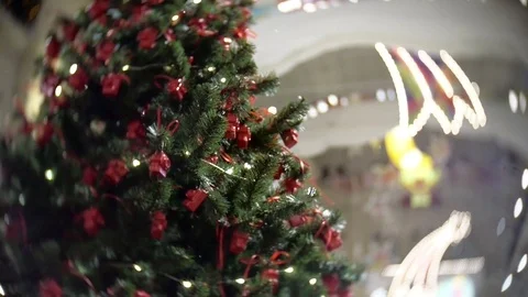 Slider view of red camera balls. New Year's and abstract blurred shopping mall 스톡 동영상 70659177