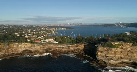 Sliding along sandstone cliffs of Sydney on pacific coast – aerial 4k. Stock Footage 134920473