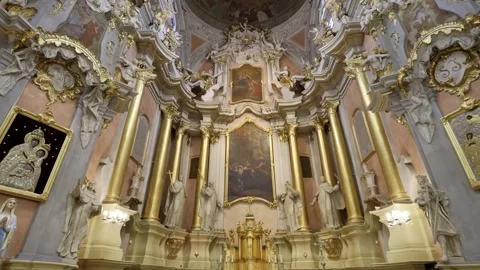 Sliding camera movement of the altar inside the historic Church of St. Theresa 스톡 동영상 332013062
