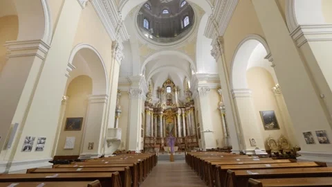 Sliding camera movement inside the historic Church of St. Casimir 스톡 동영상 332109922