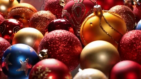 Sliding in front of beautiful christmas decorations 動画素材 80908982