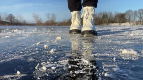 Sliding ice. Video stock 233073470