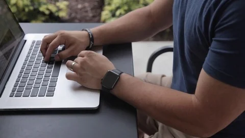 Sliding Shot of Man on Computer Close Up Видео 80607662