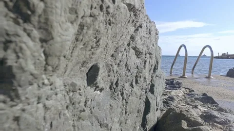 Slidning between two stones on each side as starting point and as end point. Video stock 91776346