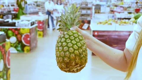 Сlient examines the pineapple for freshness. Stock Footage 157537102