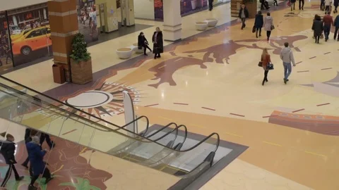Slightly defocused crowd of walking people in the newly opened shopping mall Stock Footage 72705463